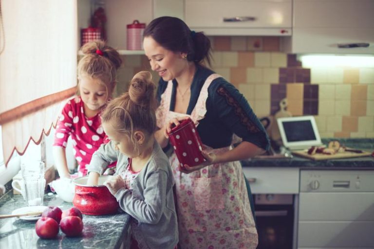 How to Teach Your Kids to Stay Safe in the Kitchen